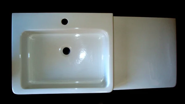 Lavabo de cerámica blanca