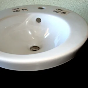 Lavabo de cerámica blanca de la marca Duravid